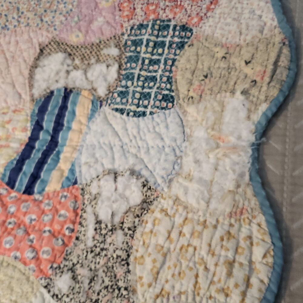vintage hand quilted  patchwork quilt. scrappy, bow-tie patterns scalloped edge - Picture 6 of 11